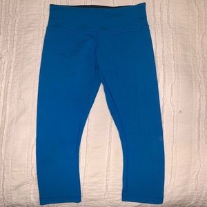 Blue lulu lemon capri leggings. Size 6